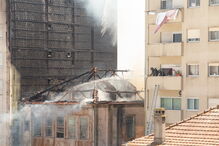 Dois feridos em incêndio em edifício devoluto no Porto