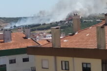 Chamas consomem zona de mato junto a depósito de combustível no Hospital Amadora-Sintra