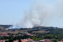 Chamas consomem zona de mato junto a depósito de combustível no Hospital Amadora-Sintra