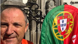 Filipe Gaivão recebido por emigrantes portugueses antes da partida de Bruxelas