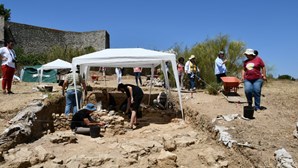 Escavações arqueológicas em Cacela Velha detetam casas de bairro islâmico
