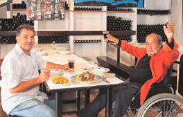 Vila conseguiu convencer o amigo de infância Lisa a abrir um restaurante só com comida tradicional em Portimão
