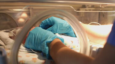 Bebé ficou com marcas após parto forçado no Hospital de Cascais