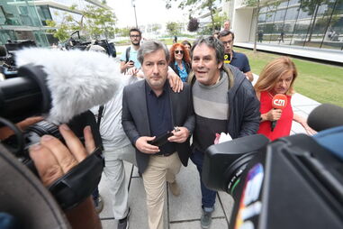 Bruno de Carvalho aplaudido na chegada ao tribunal