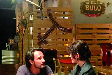 Lúcia Moniz contracena com Rodrigo Santoro em 'Solteira e Boa Rapariga'