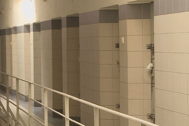 Suspeito de homicídio morre engasgado na prisão de Bragança