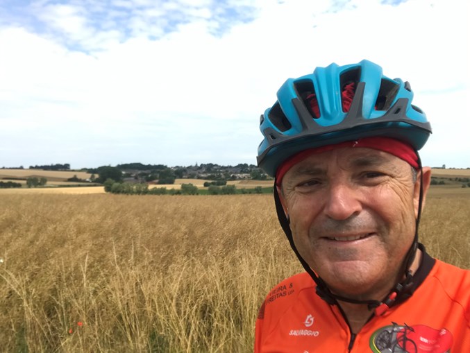 Filipe Gaivão faz a etapa mais longa do desafio de bicicleta a caminho de Paris: 'Impressionou'