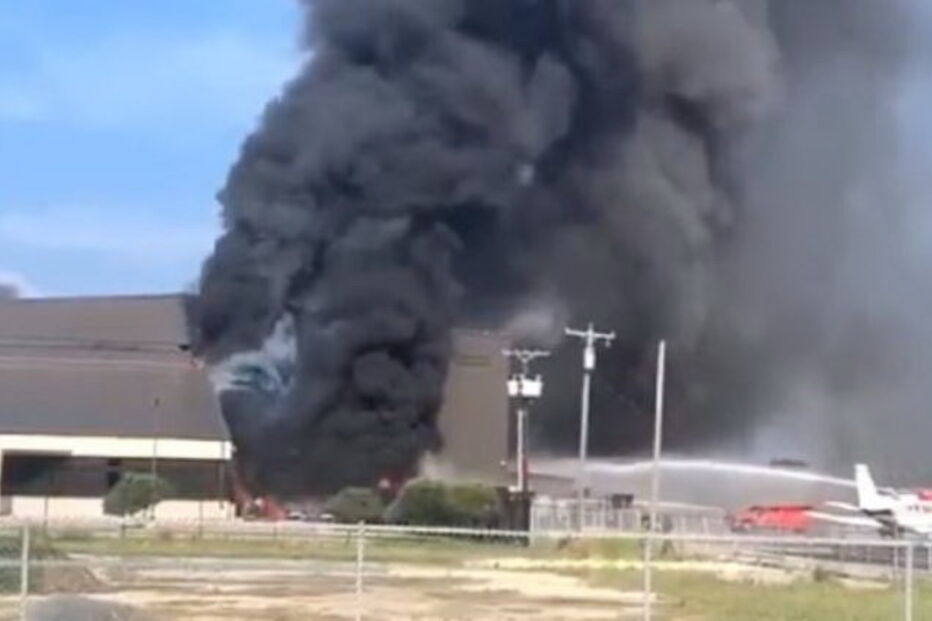 Dez mortos após queda de avião privado no aeroporto Addison do Texas