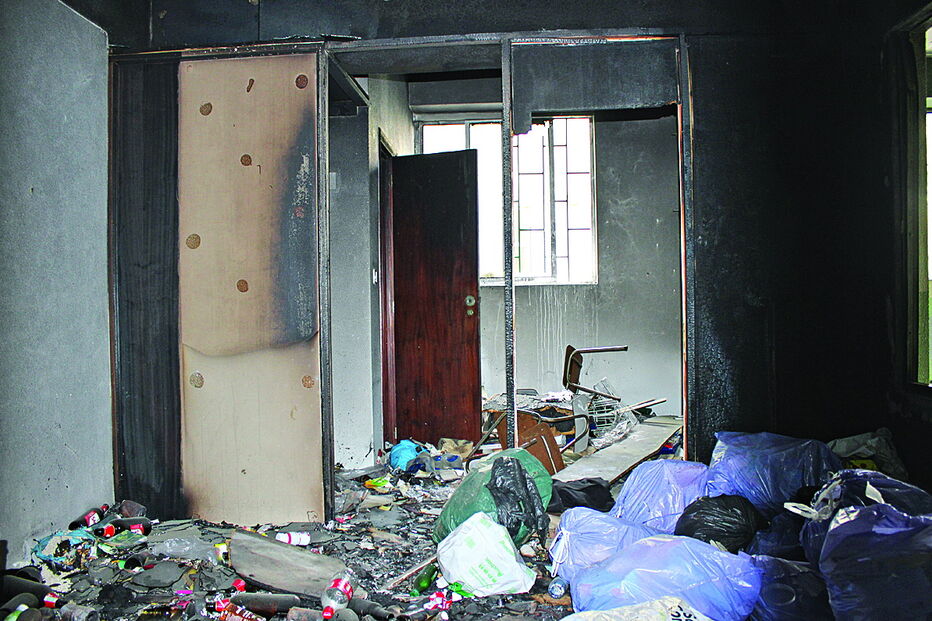 Loja de Vila Real transformada em depósito de lixo