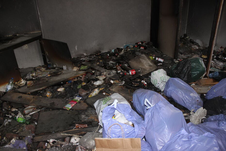 Loja de Vila Real transformada em depósito de lixo