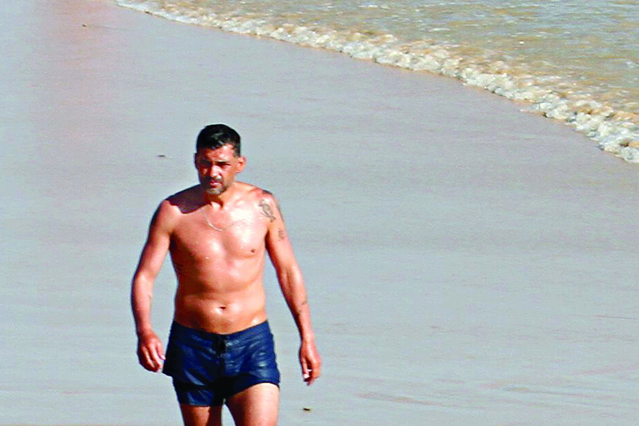 Sérgio Conceição aproveita último dia de férias em praia do Algarve
