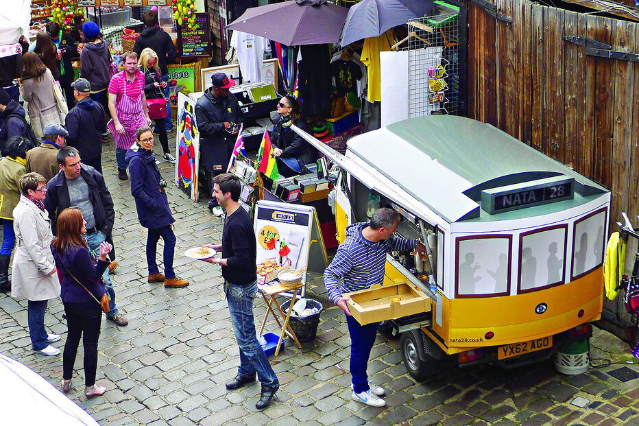 Portugueses dedicam-se ao comércio, em particular na capital, Londres 