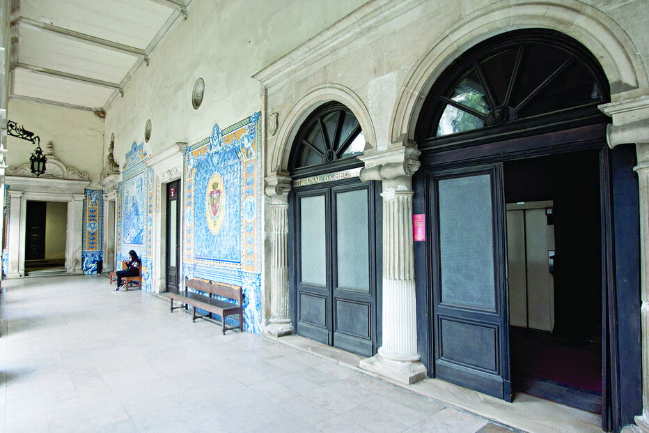 Arguidos acusados de abusarem sexualmente de três meninas foram julgados no Tribunal de Coimbra