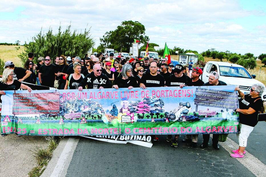 Autoridades regionais e utentes há muito que reclamam resgate da Estrada Nacional 125