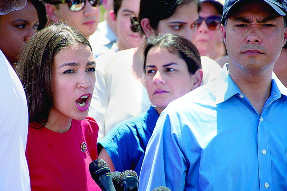 Congressista Alexandria Ocasio-Cortez visitou campos de imigrantes