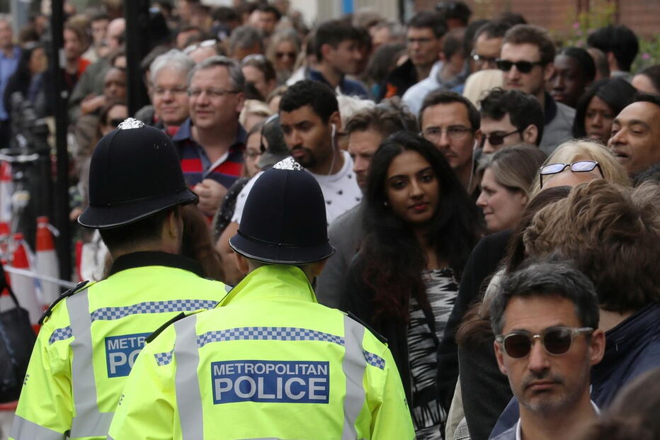 2017-04-28_07_34.26 policia londres.jpg