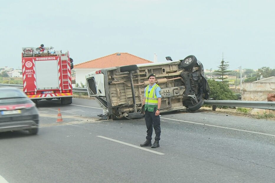 Colisão entre carro e camião faz oito feridos em Faro