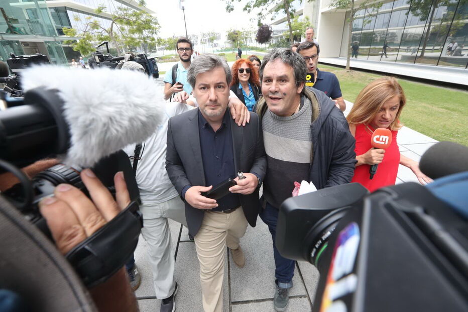 Bruno de Carvalho aplaudido na chegada ao tribunal