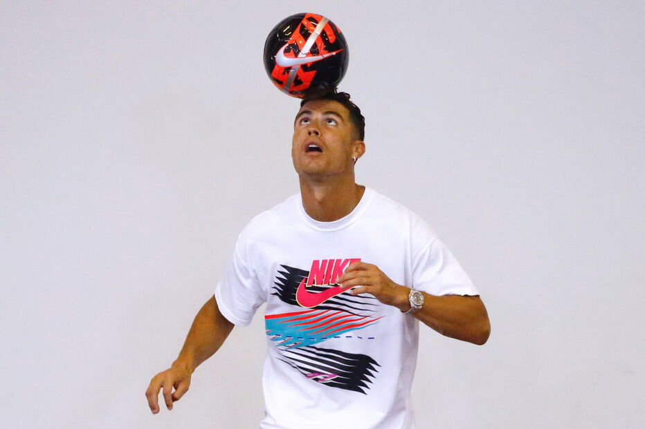 Ronaldo fez as delícias dos mais novos numa escola em Singapura