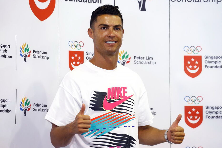 Ronaldo fez as delícias dos mais novos numa escola em Singapura