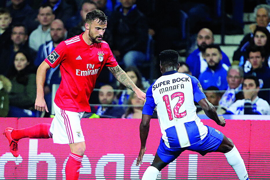 As transferências de jogadores do Benfica, Porto, Sporting e Braga, dado os valores envolvidos, estão a ser passadas a pente fino pelo Fisco    