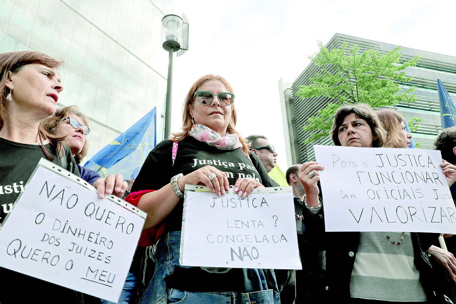 Oficiais de Justiça em greve