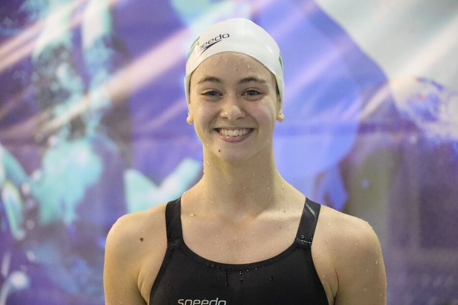 Rafaela Azevedo bate recorde absoluto dos 50 metros costas