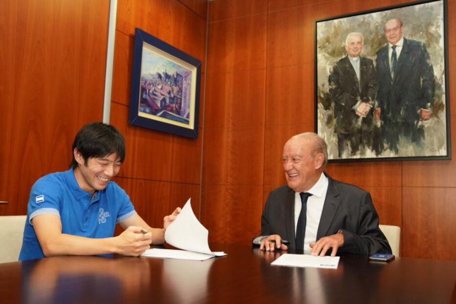 Nakajima oficializado no FC Porto