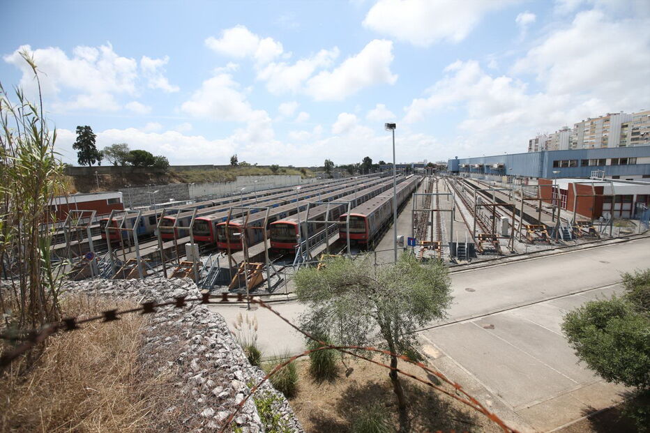 Incêndio deflagra junto às oficinas do Metro em Lisboa