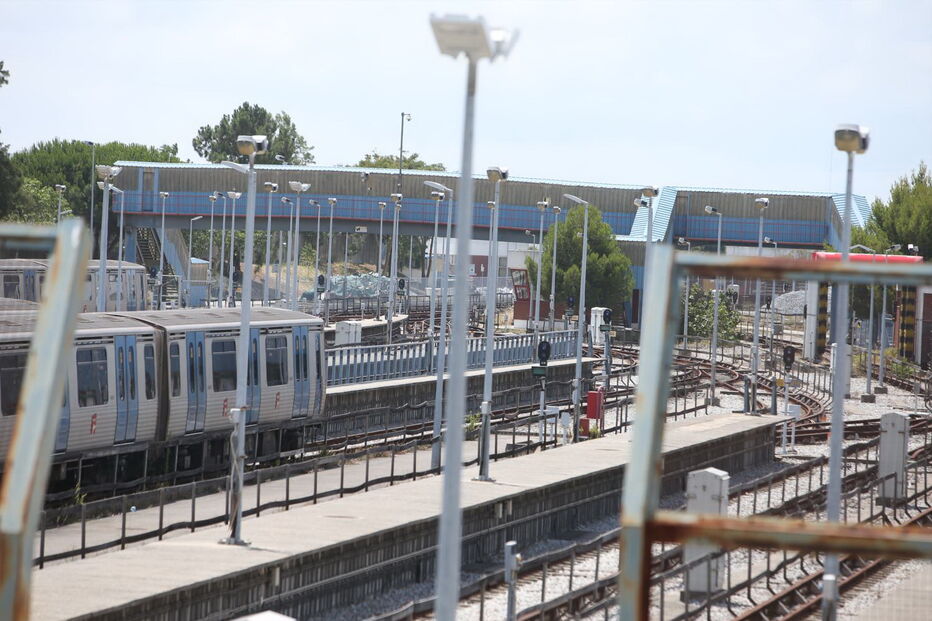 Incêndio deflagra junto às oficinas do Metro em Lisboa
