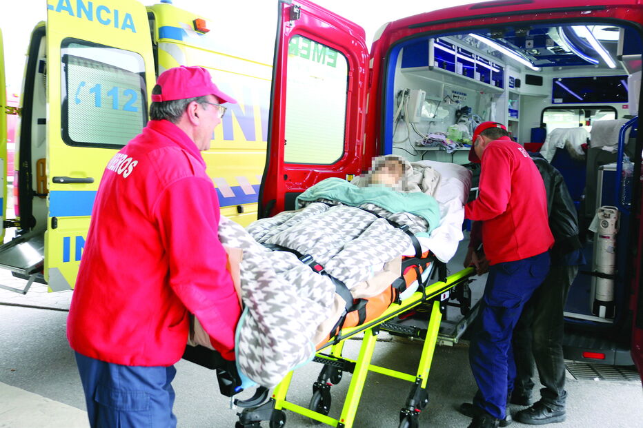 Ambulâncias sem custo para o utente que tiver de ser transferido para outro hospital é a proposta dos comunistas para combater os estrangulamentos no SNS  