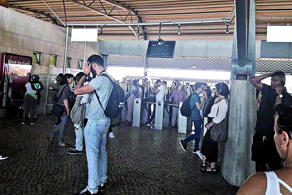 Utentes da ligação fluvial do Barreiro enfrentam dificuldades acrescidas para viajarem para Lisboa 