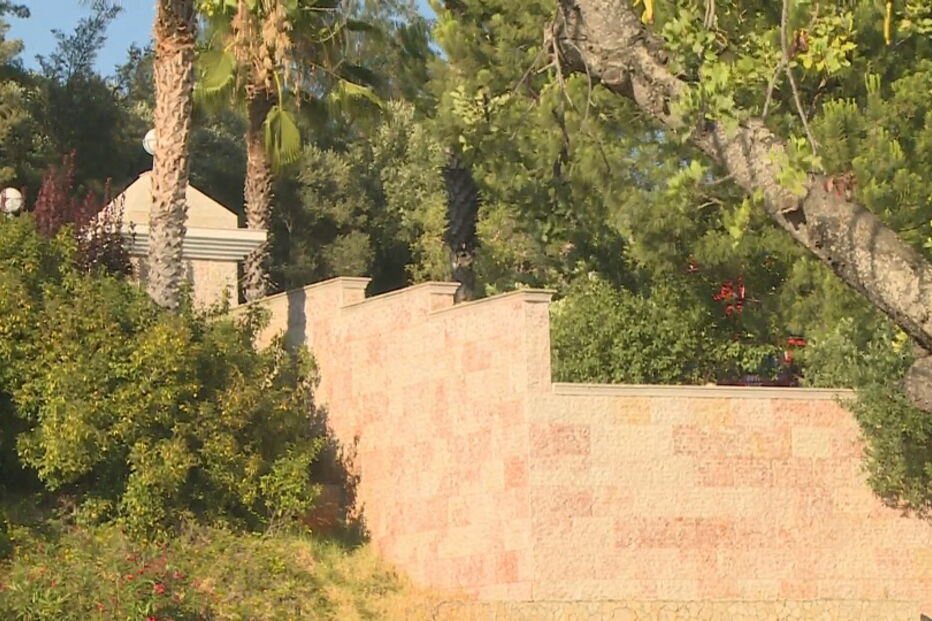 Chamas consomem habitação em Olhão