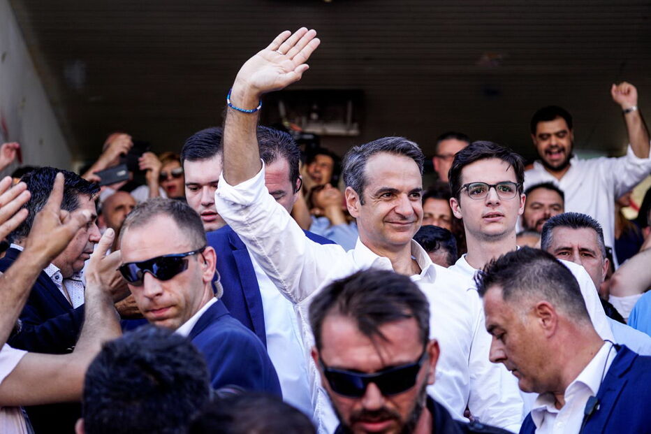 Kyriakos Mitsotakis vai liderar governo conservador com maioria absoluta no Parlamento