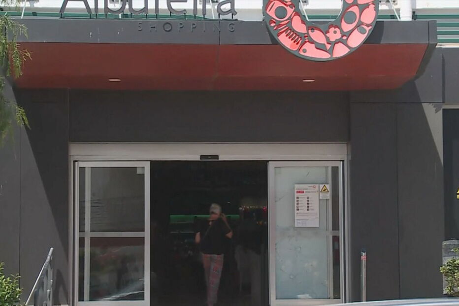 Quatro encapuzados assaltam loja do Albufeira Shopping e fogem a pé