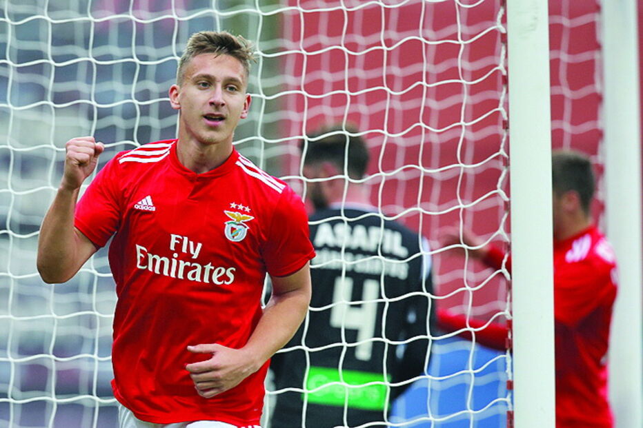 Saponjic fez na época passada 30 jogos pelo Benfica B e marcou 6 golos 