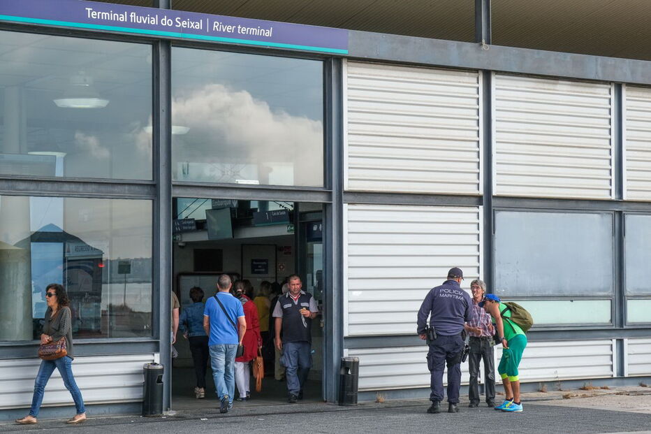 Fachada do Cais fluvial do Seixal