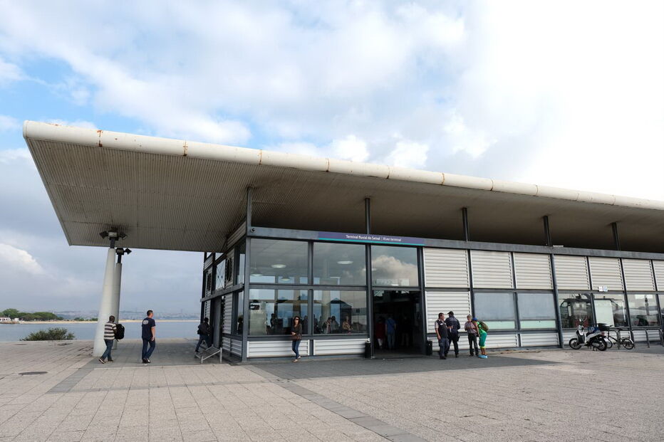 Fachada do Cais fluvial do Seixal