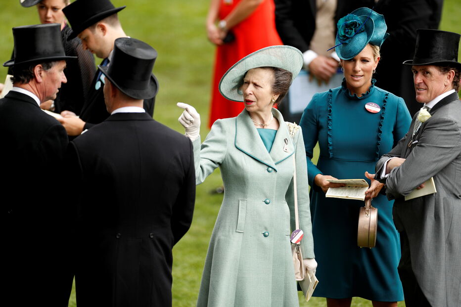 Princesa Anne com a mãe, Rainha Isabel II
