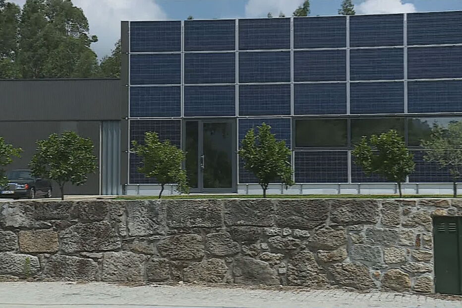 Homem de 28 anos morre esmagado por empilhadora em Barcelos