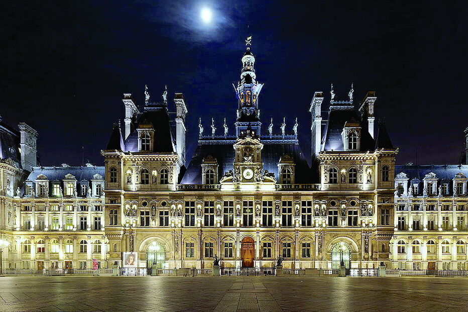 Assédio aconteceu durante uma receção na Câmara de Paris 