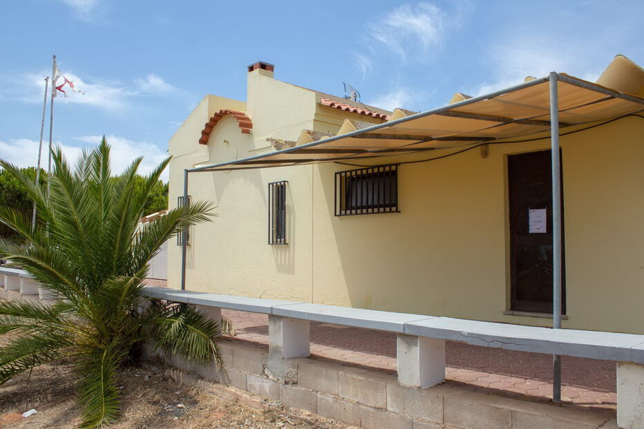 Cruz Vermelha admite dificuldade em conseguir assegurar todos os turnos previstos nos postos de saúde de praia   