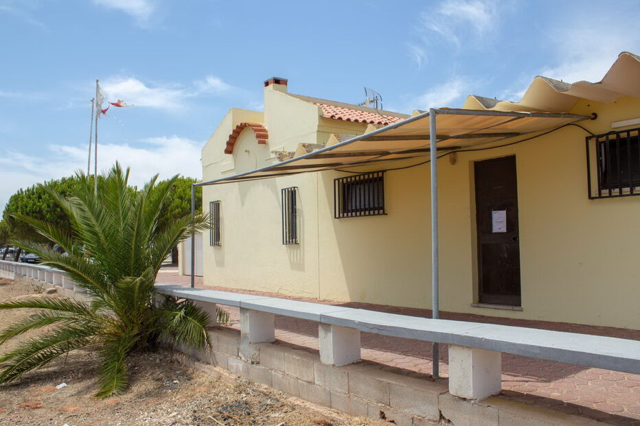 Cruz Vermelha admite dificuldade em conseguir assegurar todos os turnos previstos nos postos de saúde de praia   