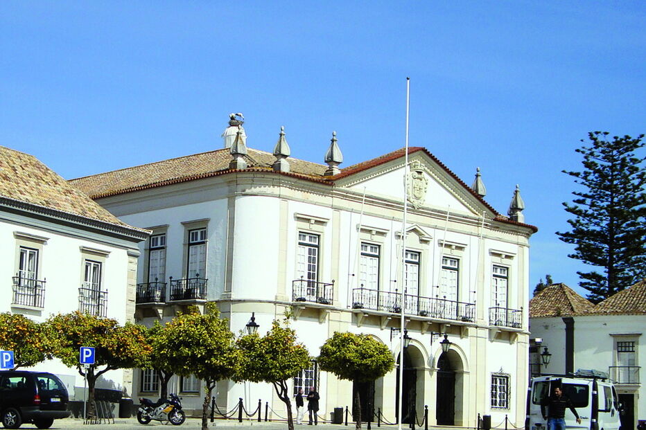 Câmara de Faro foi um dos locais alvo das buscas da Judiciária