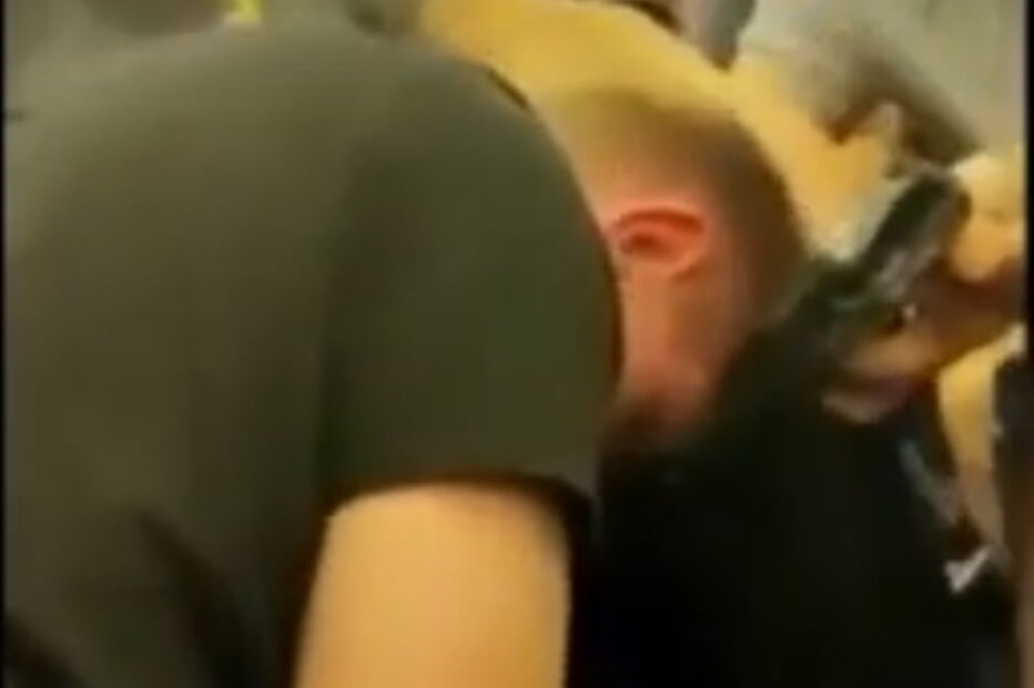 Grupo de 70 turistas vomita e causa estragos durante voo da Ryanair