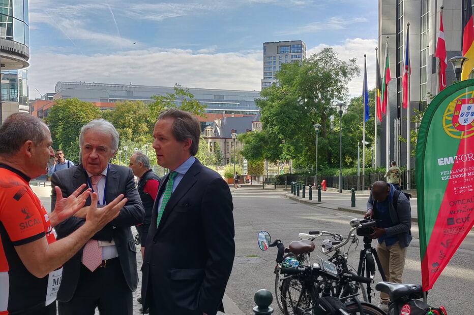 Filipe Gaivão foi recebido por eurodeputados e já partiu de Bruxelas para Lisboa de bicicleta