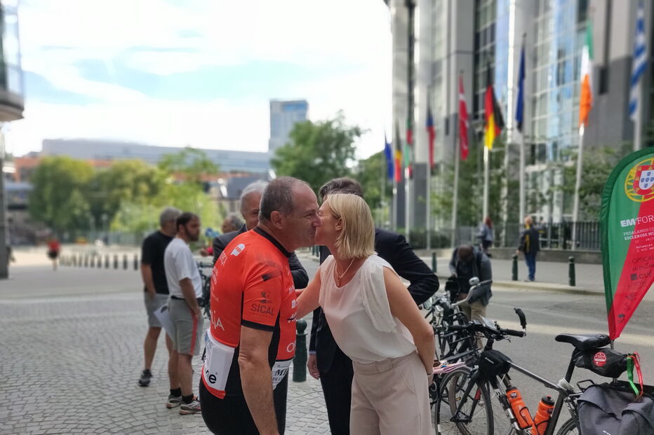 Filipe Gaivão foi recebido por eurodeputados e já partiu de Bruxelas para Lisboa de bicicleta
