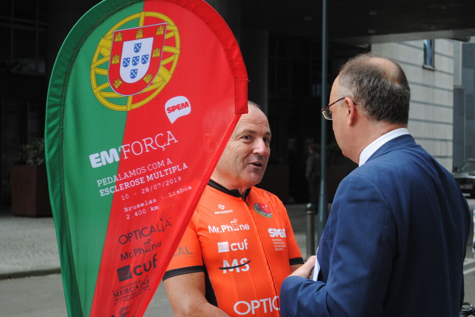 Filipe Gaivão foi recebido por eurodeputados e já partiu de Bruxelas para Lisboa de bicicleta