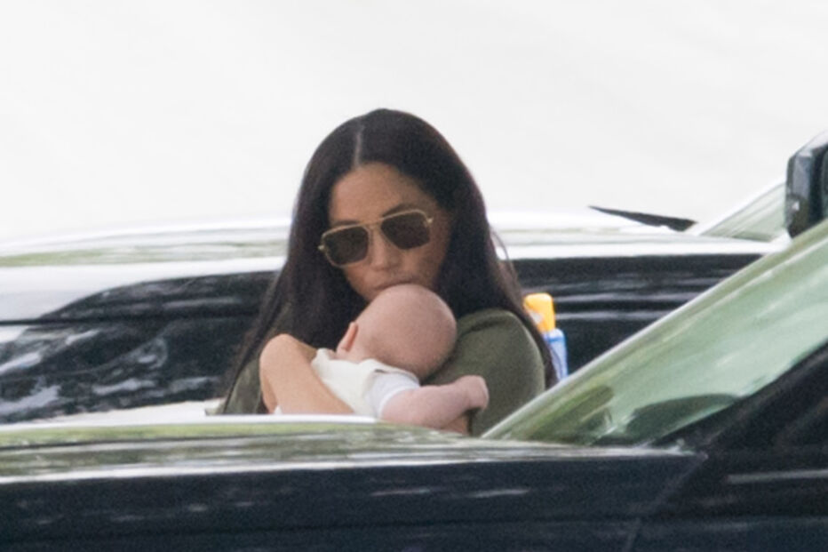 Meghan Markle com o bebé Archie	