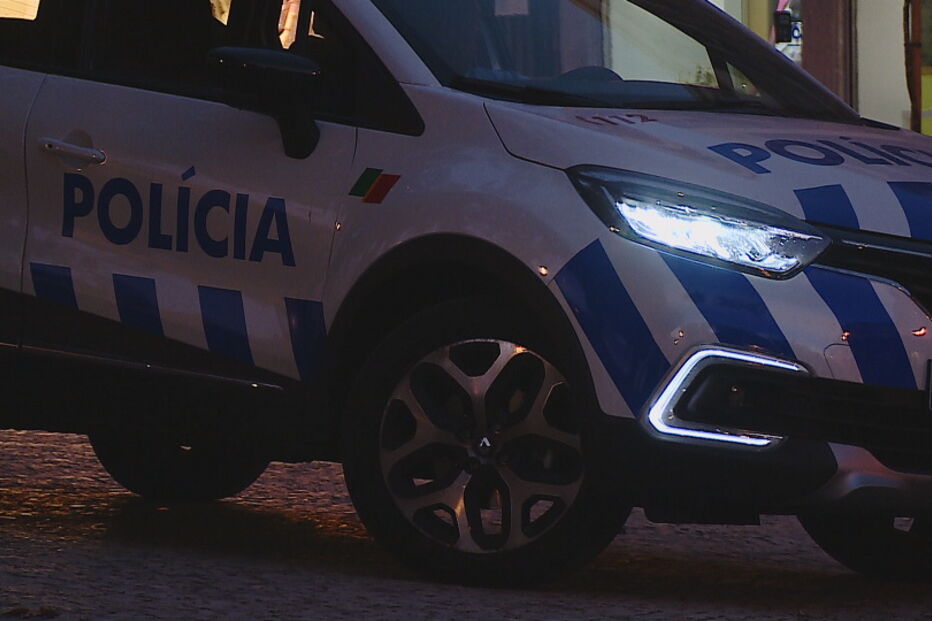 Homem morre após beber vinho com álcool etílico em Braga. PJ suspeita de homicídio